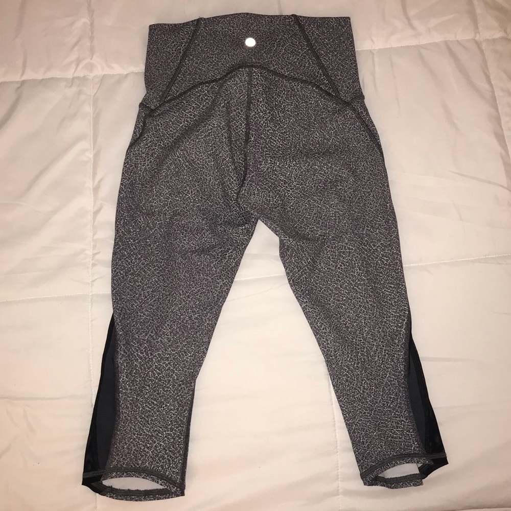 Lululemon crop leggings size 6- grey